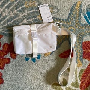 NWT:  Athleta Oslo Crossbody/Hip Pack